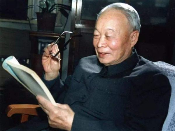 儿子被同学取绰号，父亲干脆将绰号改成大名，如今这名字家喻户晓