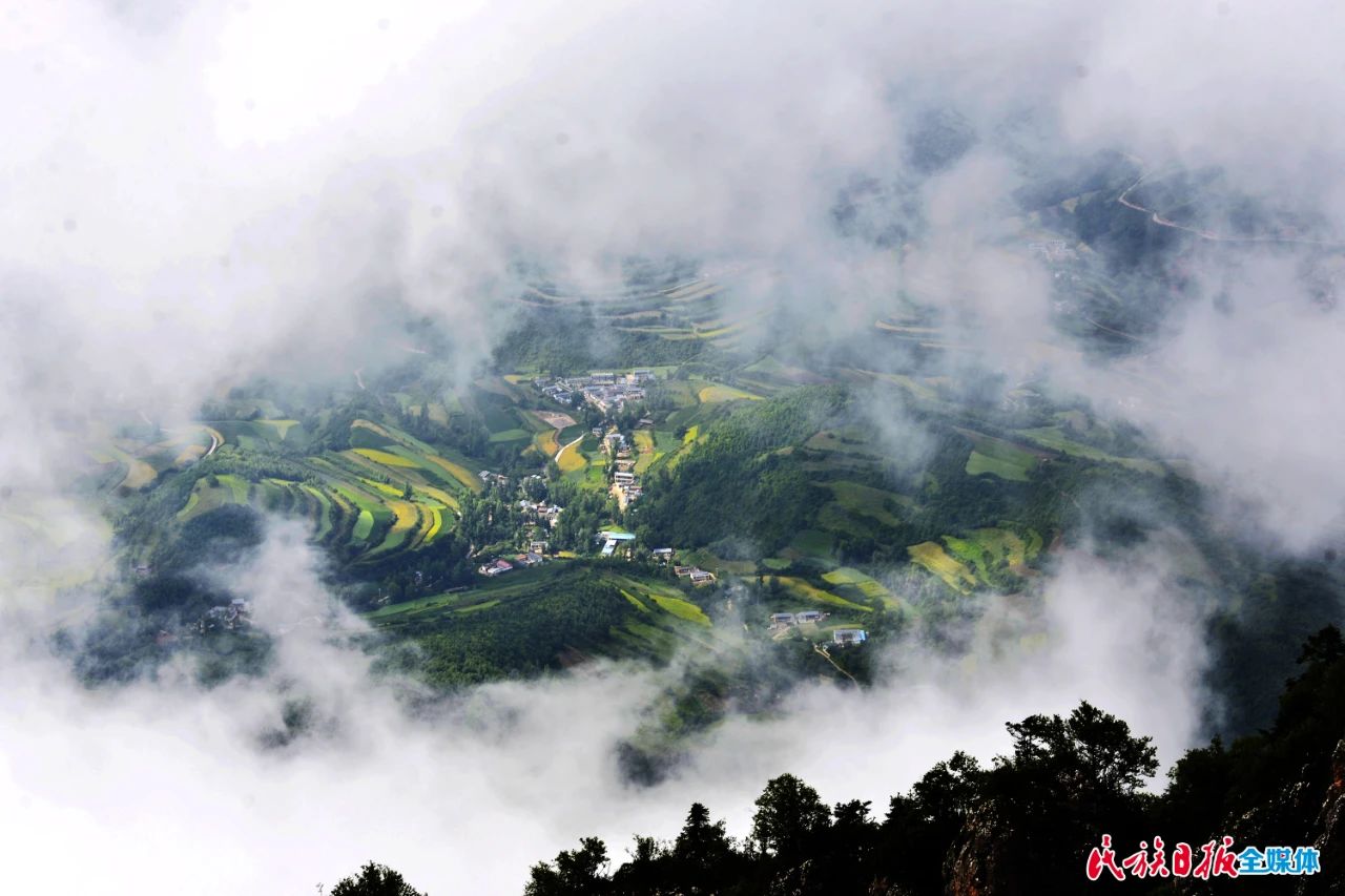 山是那金银山 河是那金银河——太子山旅游大通道（康乐县段）掠影