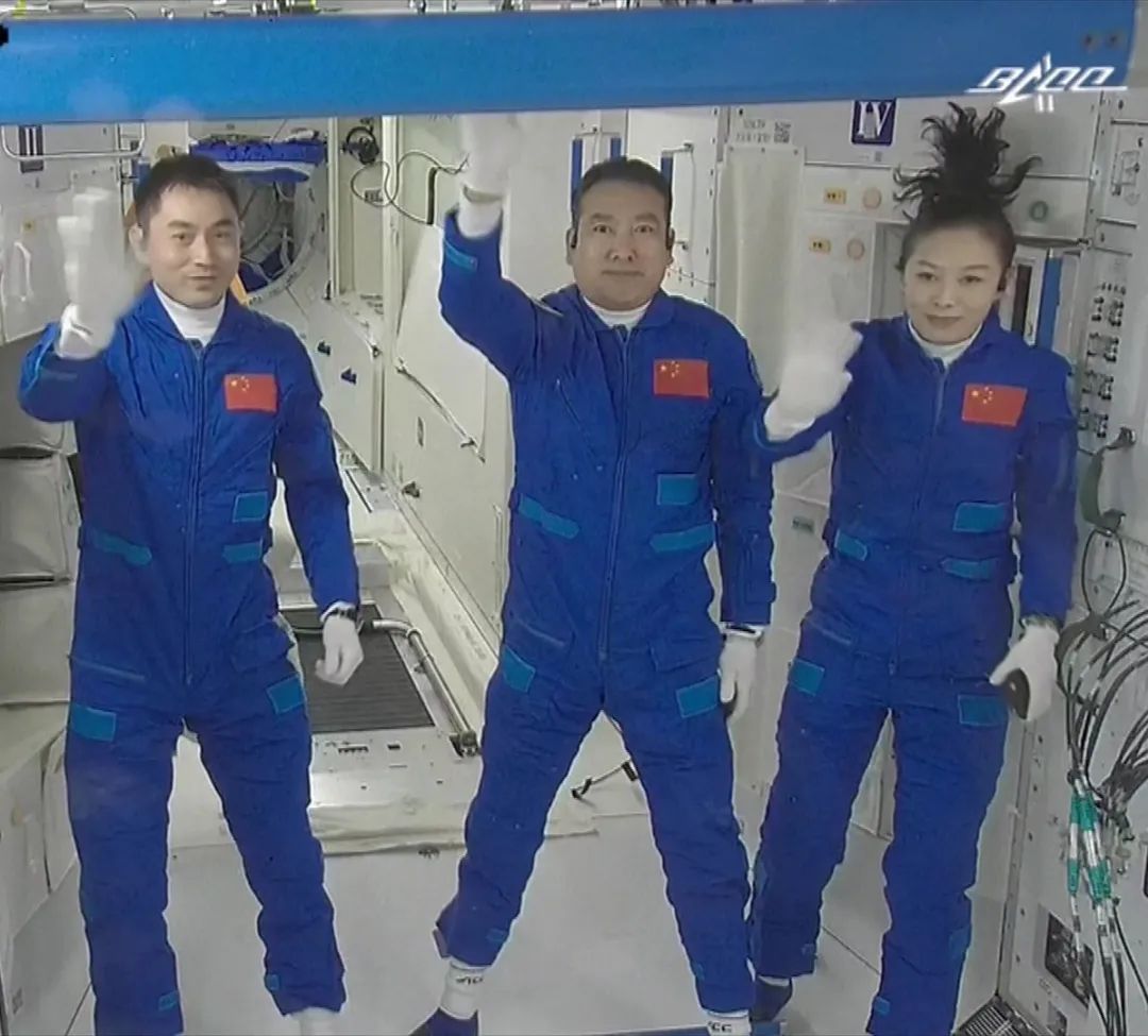 女航天员上太空，有啥不一样？