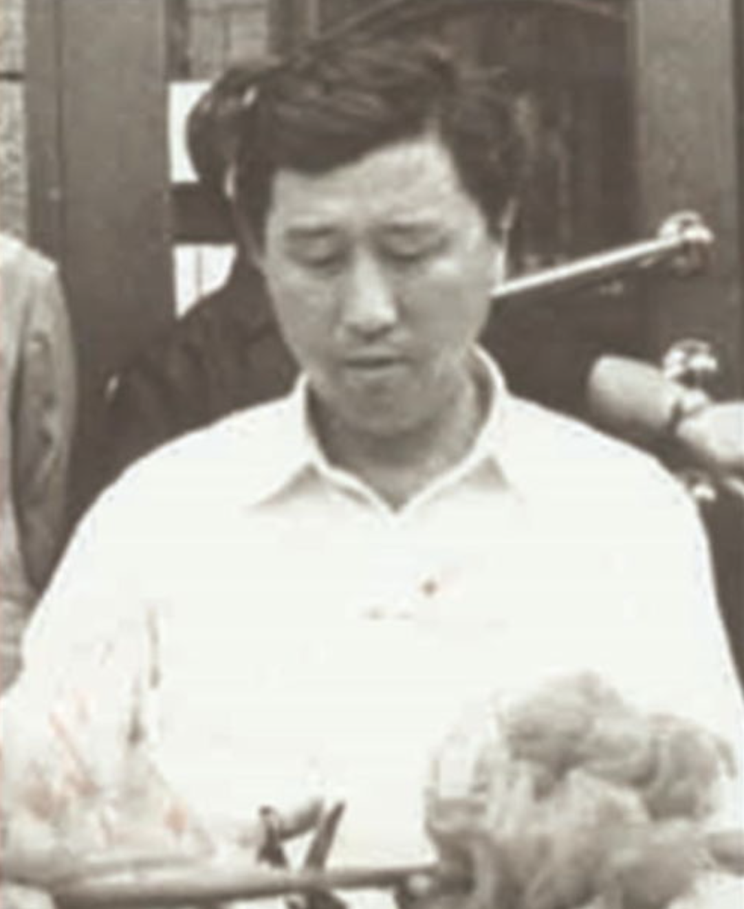 迷信贪官落马记：长期与“女大师”保持不正当关系，最终被判死刑
