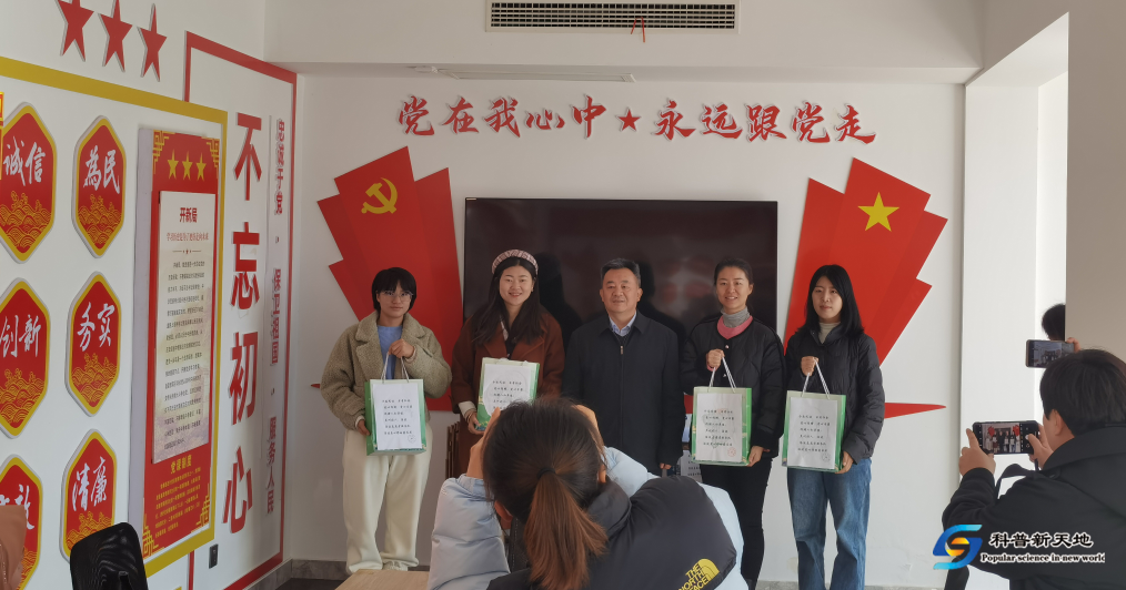 山乡迎来读书“客”
