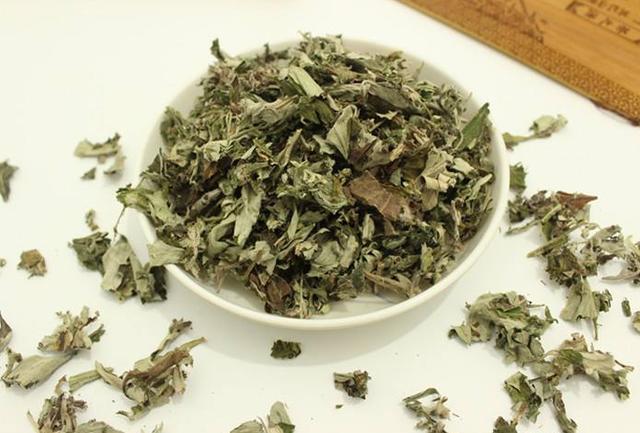 用艾叶泡脚到底好不好？老中医教你，真正用艾叶泡脚小妙招！